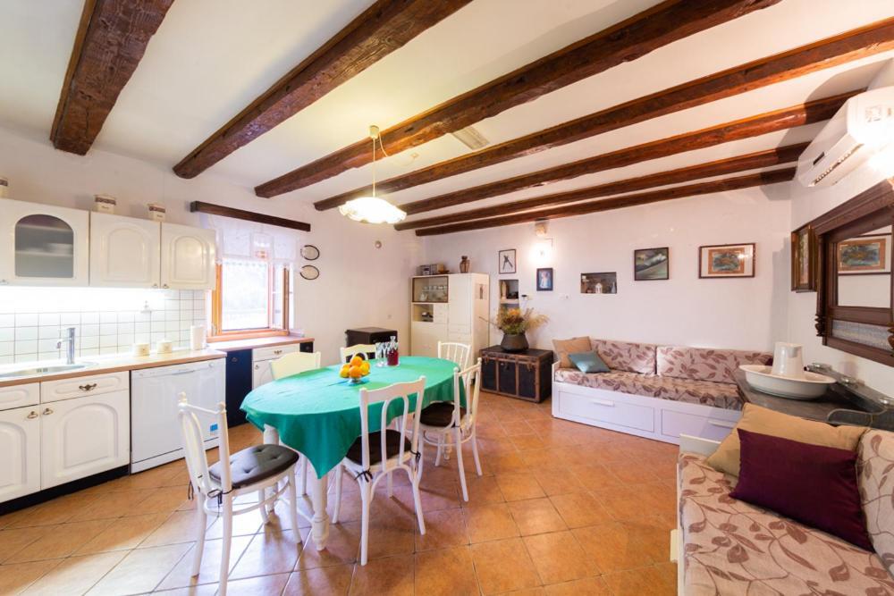 Holiday Home Burba 코미자 외부 사진